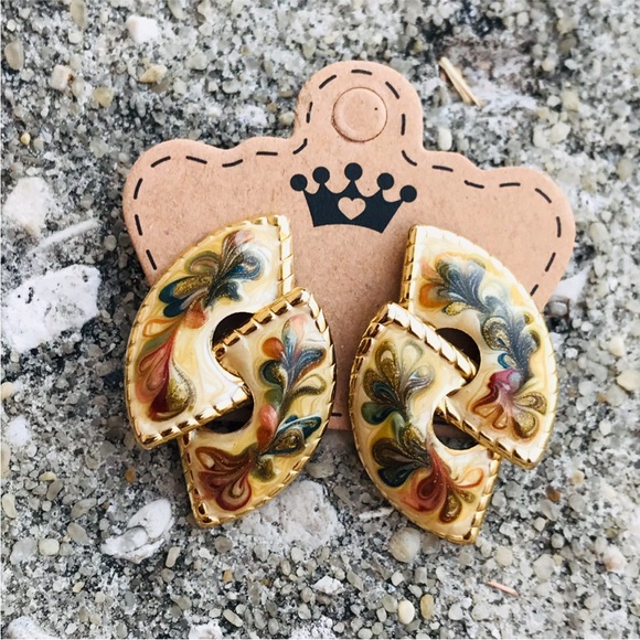 Vintage 80’s Gold Tone Cream And Green Enameled Artsy Post 1.5 in Earrings - Picture 2 of 16